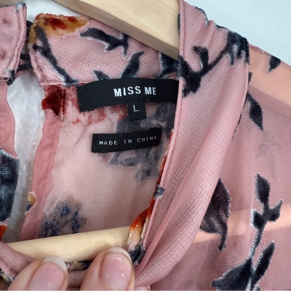 Miss Me Pink Floral Velvet Blouse 🧺 - Picture 2 of 8